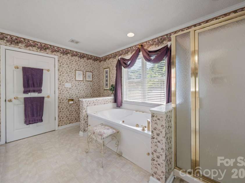 3306 Tamworth Lane, Gastonia, NC 28052.  MLS# CAR4371153, YatesRealty ID 22227. 