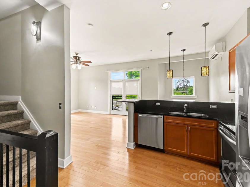 633 MCNINCH Street, Charlotte, NC 28208.  MLS# CAR4379396, YatesRealty ID 22228. 