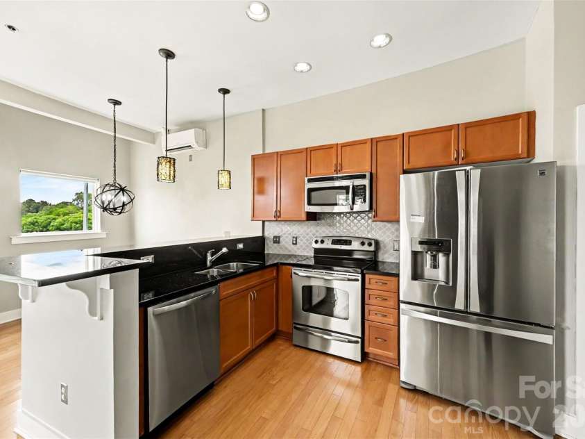 633 MCNINCH Street, Charlotte, NC 28208.  MLS# CAR4379396, YatesRealty ID 22228. 