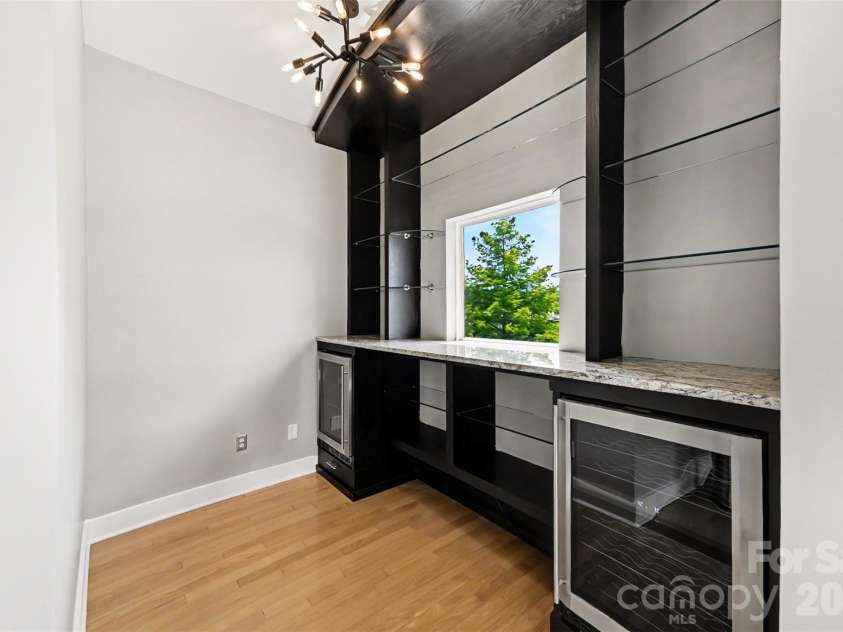 633 MCNINCH Street, Charlotte, NC 28208.  MLS# CAR4379396, YatesRealty ID 22228. 