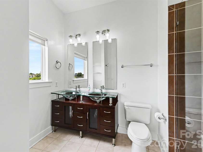 633 MCNINCH Street, Charlotte, NC 28208.  MLS# CAR4379396, YatesRealty ID 22228. 