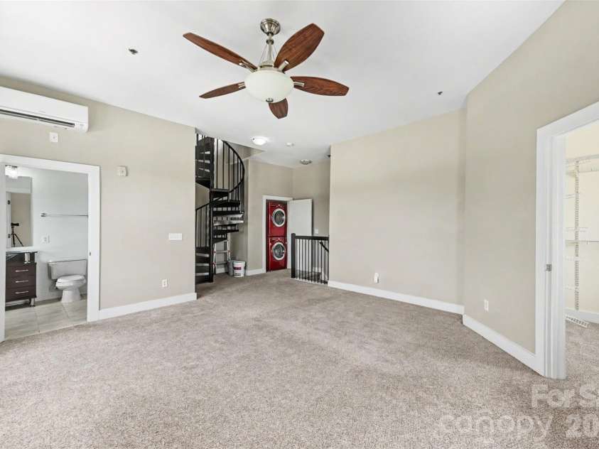 633 MCNINCH Street, Charlotte, NC 28208.  MLS# CAR4379396, YatesRealty ID 22228. 
