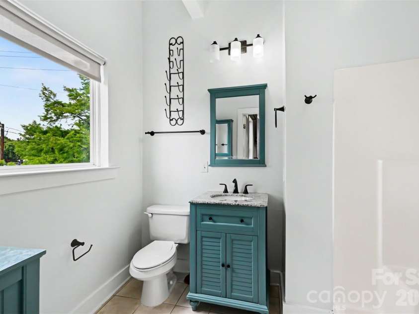 633 MCNINCH Street, Charlotte, NC 28208.  MLS# CAR4379396, YatesRealty ID 22228. 