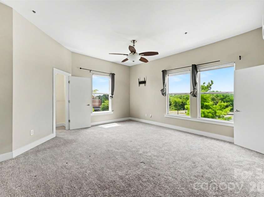 633 MCNINCH Street, Charlotte, NC 28208.  MLS# CAR4379396, YatesRealty ID 22228. 
