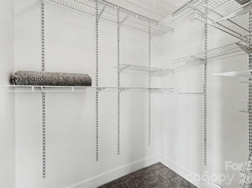 633 MCNINCH Street, Charlotte, NC 28208.  MLS# CAR4379396, YatesRealty ID 22228. 