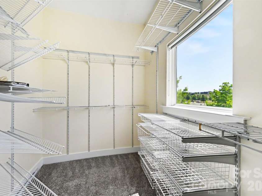 633 MCNINCH Street, Charlotte, NC 28208.  MLS# CAR4379396, YatesRealty ID 22228. 