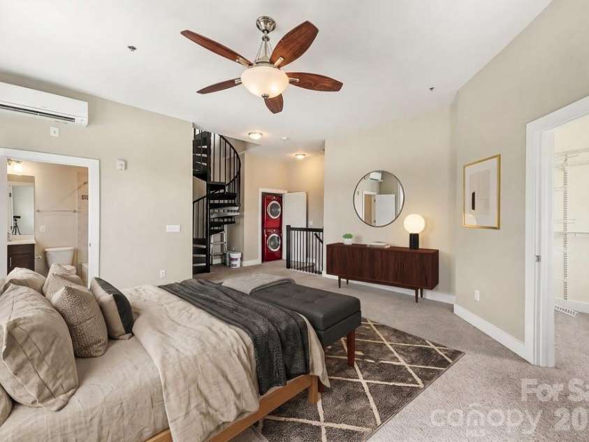 633 MCNINCH Street, Charlotte, NC 28208.  MLS# CAR4379396, YatesRealty ID 22228. 