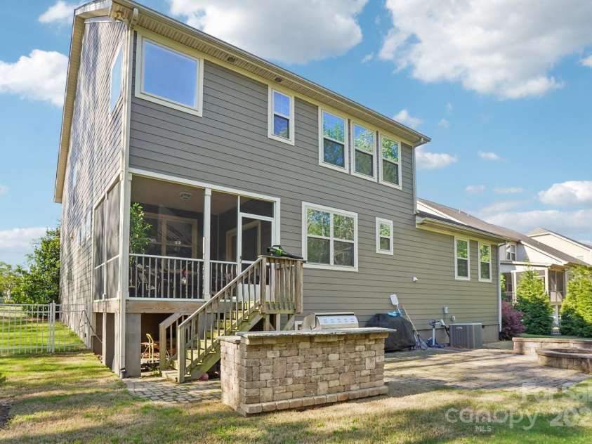 1004 Five Forks Road, Waxhaw, NC 28173.  MLS# CAR4239756, YatesRealty ID 22229. 