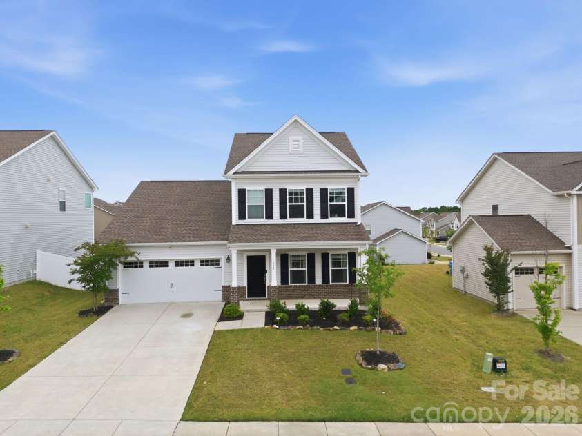 315 Prosperous Path, Locust, NC 28097.  MLS# CAR4377874, YatesRealty ID 22230. This like new open home offers an open layout with 3 BR, 2.5 baths, Primary bedroom on the main level, and a loft on the upper level is ready for its new owner!