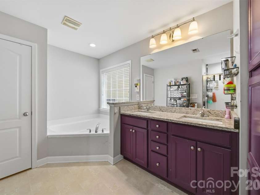 14009 Mallard Lake Road, Charlotte, NC 28262.  MLS# CAR4380183, YatesRealty ID 22232. 