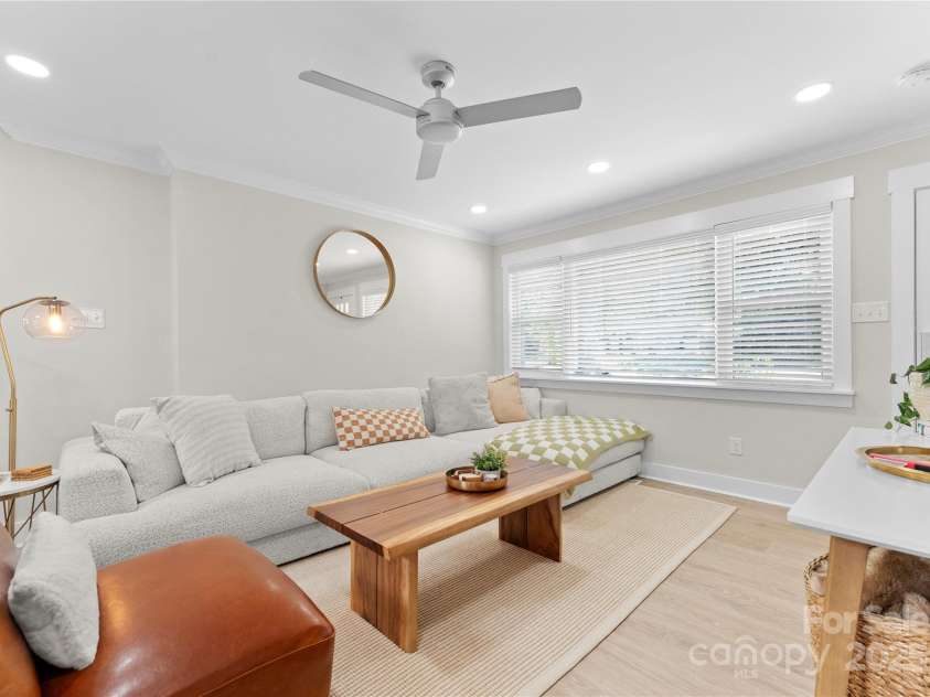 3423 Sudbury Road, Charlotte, NC 28205.  MLS# CAR4246722, YatesRealty ID 22232. 