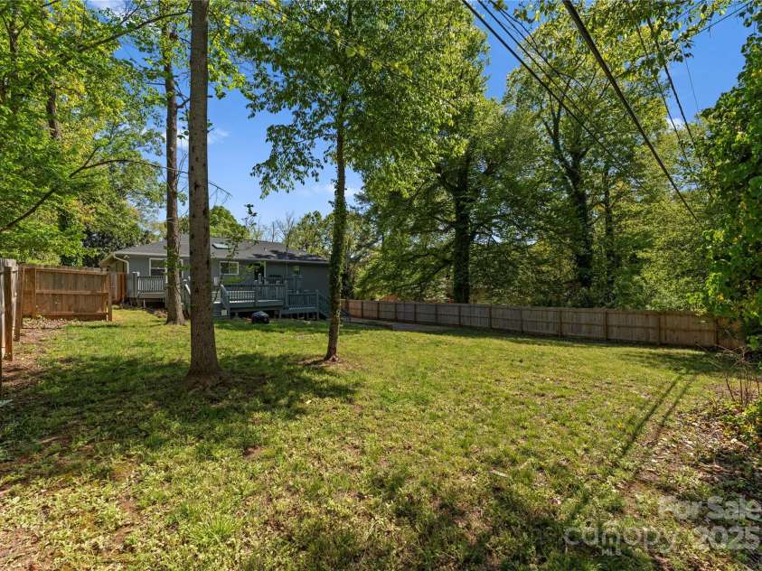 3423 Sudbury Road, Charlotte, NC 28205.  MLS# CAR4246722, YatesRealty ID 22232. Fully fenced in back yard