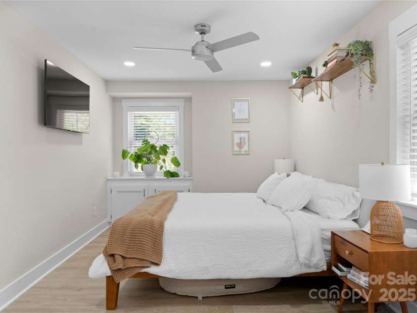 3423 Sudbury Road, Charlotte, NC 28205.  MLS# CAR4246722, YatesRealty ID 22232. Primary Bedroom on the main