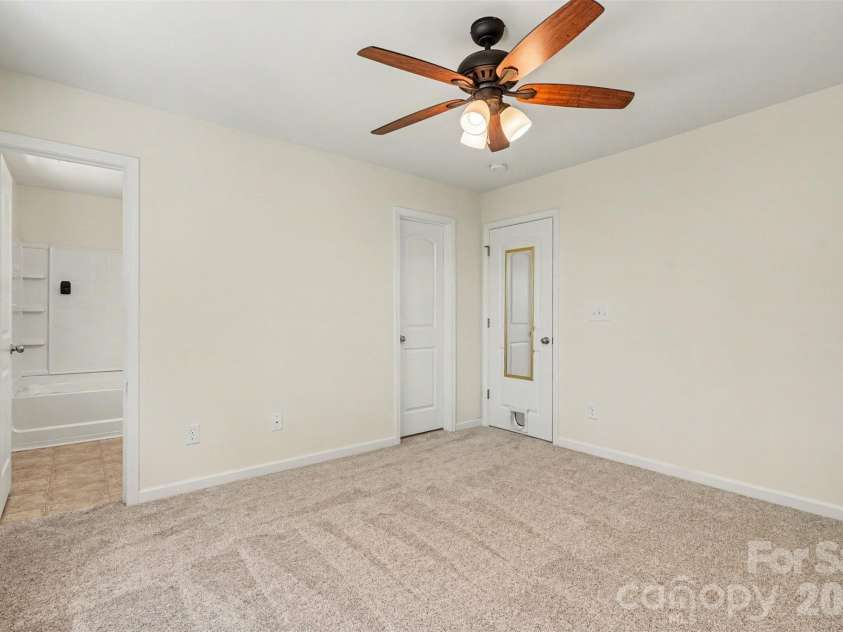 13635 Browhill Lane, Charlotte, NC 28278.  MLS# CAR4380856, YatesRealty ID 22233. 
