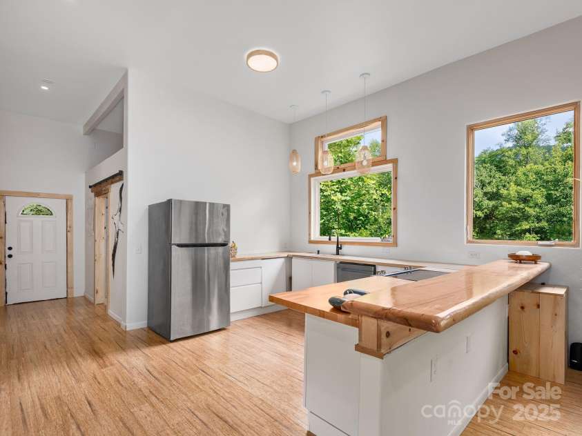 20 Frontier Court, Asheville, NC 28805.  MLS# CAR4269576, YatesRealty ID 22234. 