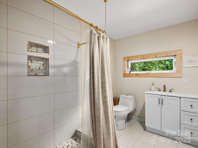 20 Frontier Court, Asheville, NC 28805.  MLS# CAR4269576, YatesRealty ID 22234. 