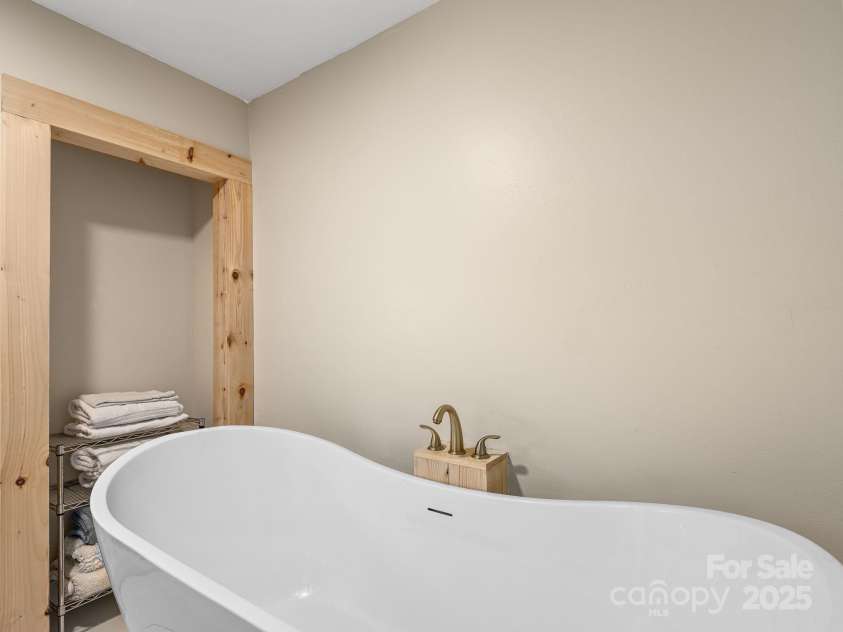 20 Frontier Court, Asheville, NC 28805.  MLS# CAR4269576, YatesRealty ID 22234. 