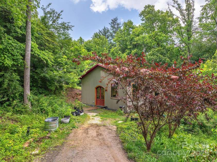 20 Frontier Court, Asheville, NC 28805.  MLS# CAR4269576, YatesRealty ID 22234. 