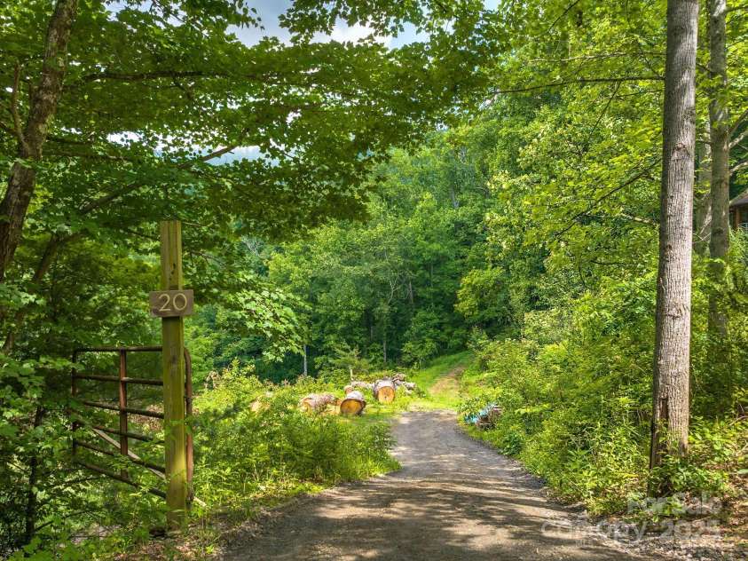 20 Frontier Court, Asheville, NC 28805.  MLS# CAR4269576, YatesRealty ID 22234. 