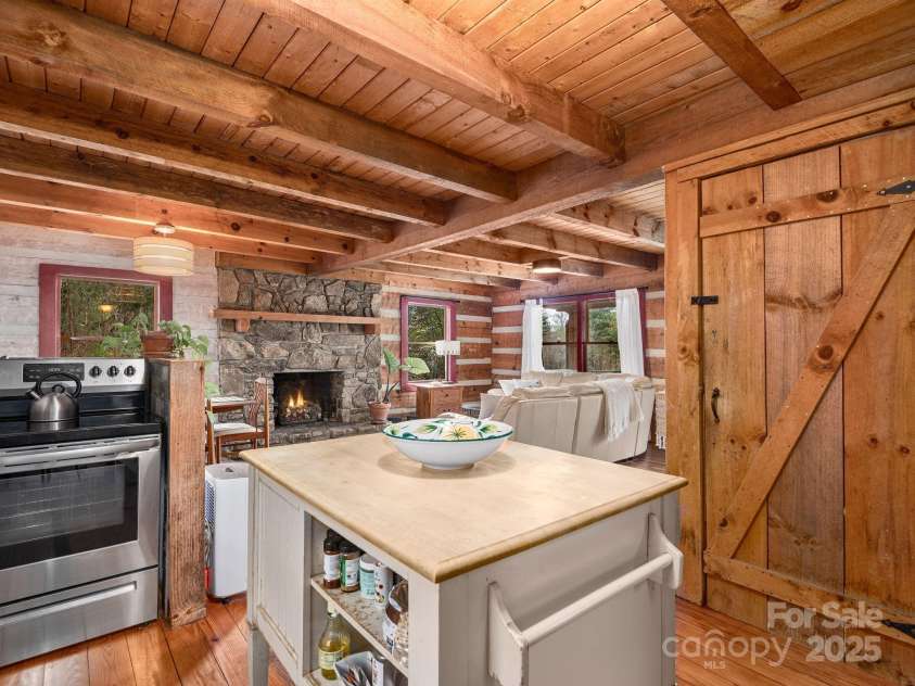 20 Frontier Court, Asheville, NC 28805.  MLS# CAR4269576, YatesRealty ID 22234. 