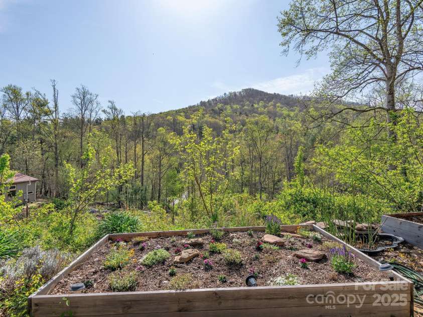 20 Frontier Court, Asheville, NC 28805.  MLS# CAR4269576, YatesRealty ID 22234. 