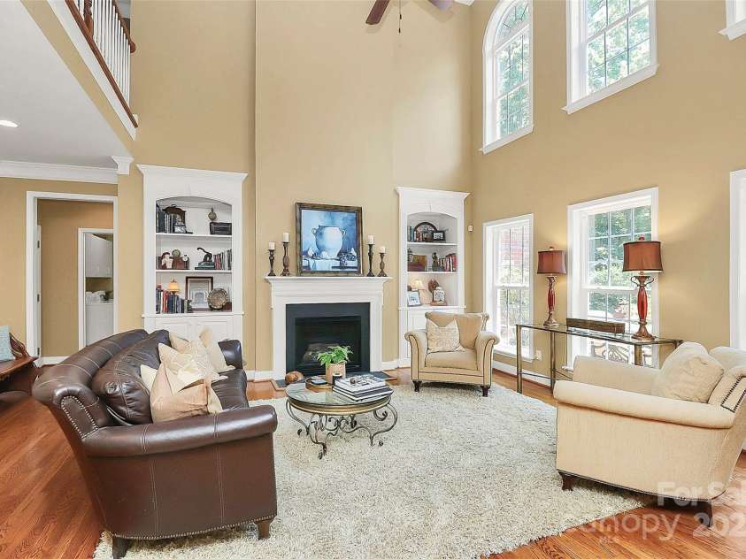 13824 Glen Abbey Drive, Charlotte, NC 28278.  MLS# CAR4273393, YatesRealty ID 22236. Bright open GR