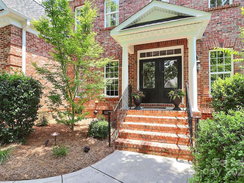 13824 Glen Abbey Drive, Charlotte, NC 28278.  MLS# CAR4273393, YatesRealty ID 22236. Enter w/french doors