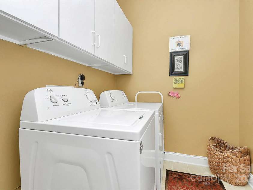 13824 Glen Abbey Drive, Charlotte, NC 28278.  MLS# CAR4273393, YatesRealty ID 22236. Laundry room on main
