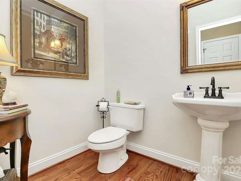 13824 Glen Abbey Drive, Charlotte, NC 28278.  MLS# CAR4273393, YatesRealty ID 22236. Powder room