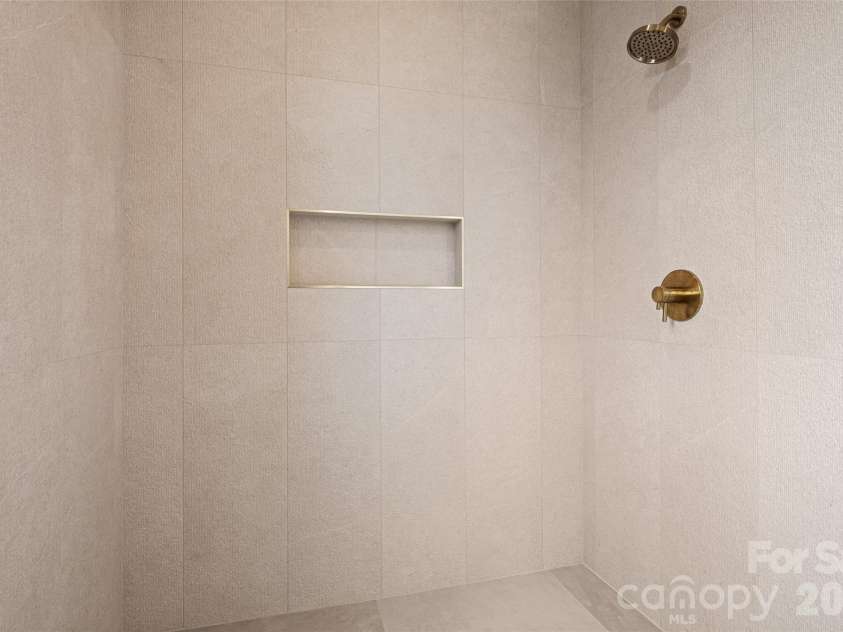 6 Scott Meadows Drive, Asheville, NC 28806.  MLS# CAR4343197, YatesRealty ID 22237. 
