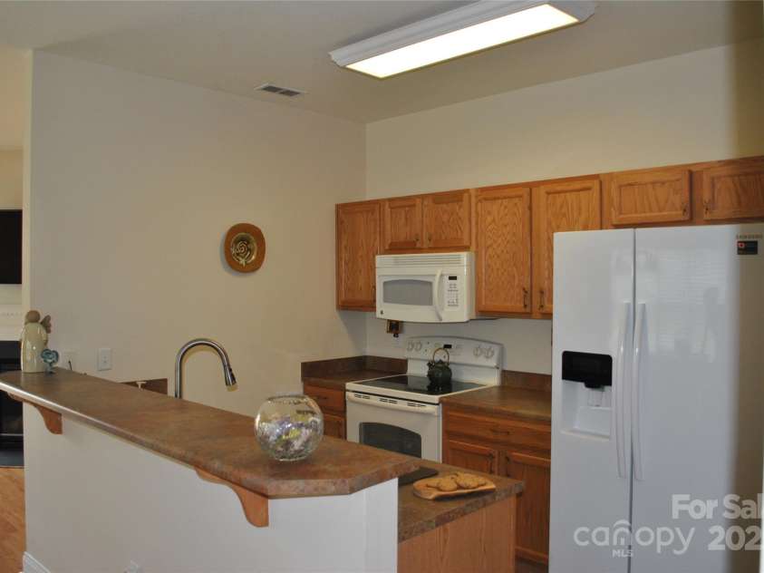 93 Foxden Drive, Fletcher, NC 28732.  MLS# CAR4251885, YatesRealty ID 22237. Kitchen