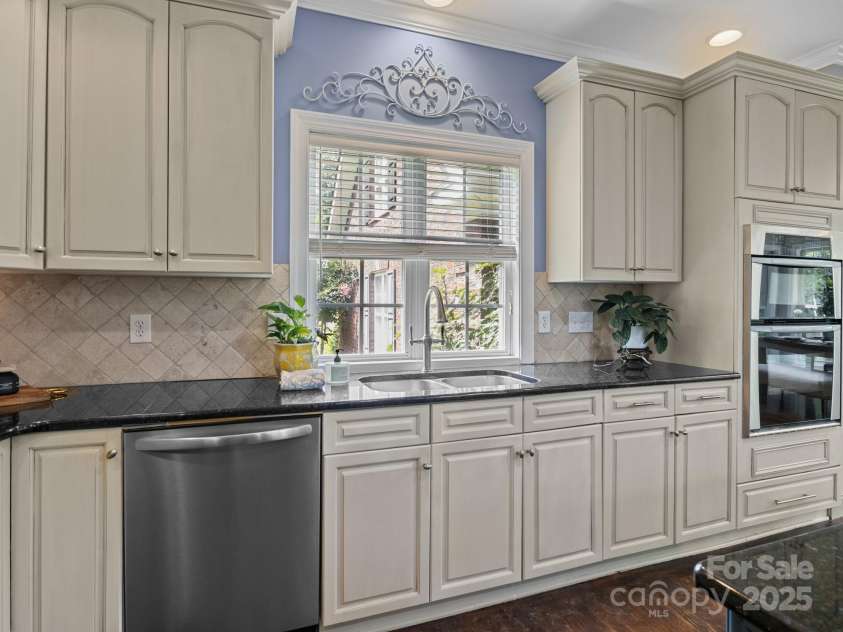 150 Pinnacle Shores Drive, Mooresville, NC 28117.  MLS# CAR4266217, YatesRealty ID 22238. 