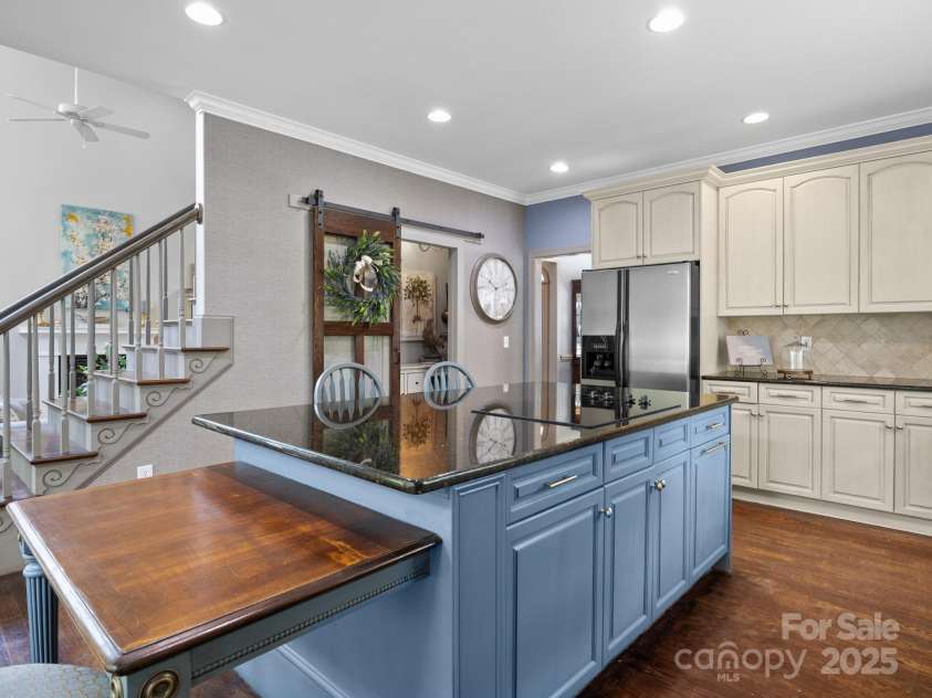 150 Pinnacle Shores Drive, Mooresville, NC 28117.  MLS# CAR4266217, YatesRealty ID 22238. 