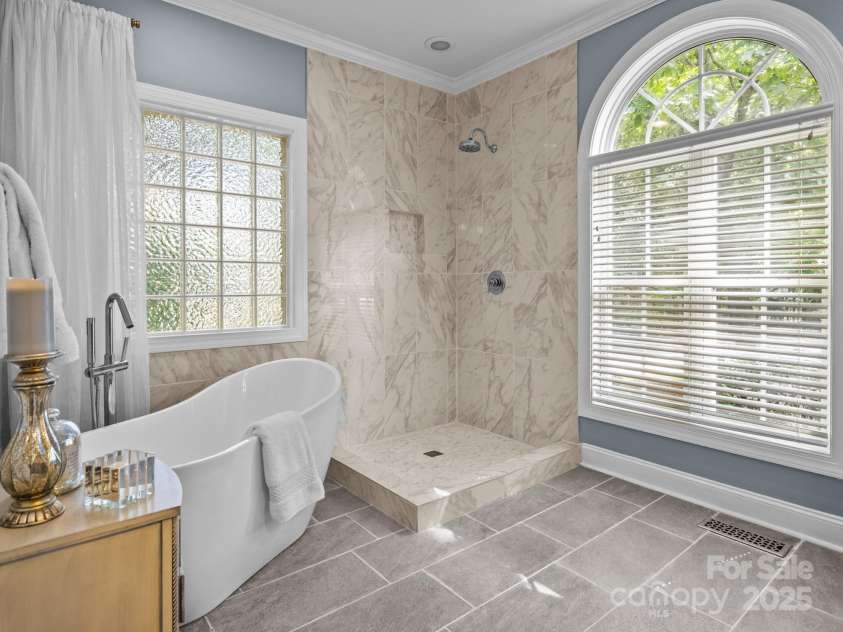 150 Pinnacle Shores Drive, Mooresville, NC 28117.  MLS# CAR4266217, YatesRealty ID 22238. 