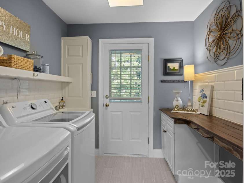 150 Pinnacle Shores Drive, Mooresville, NC 28117.  MLS# CAR4266217, YatesRealty ID 22238. 