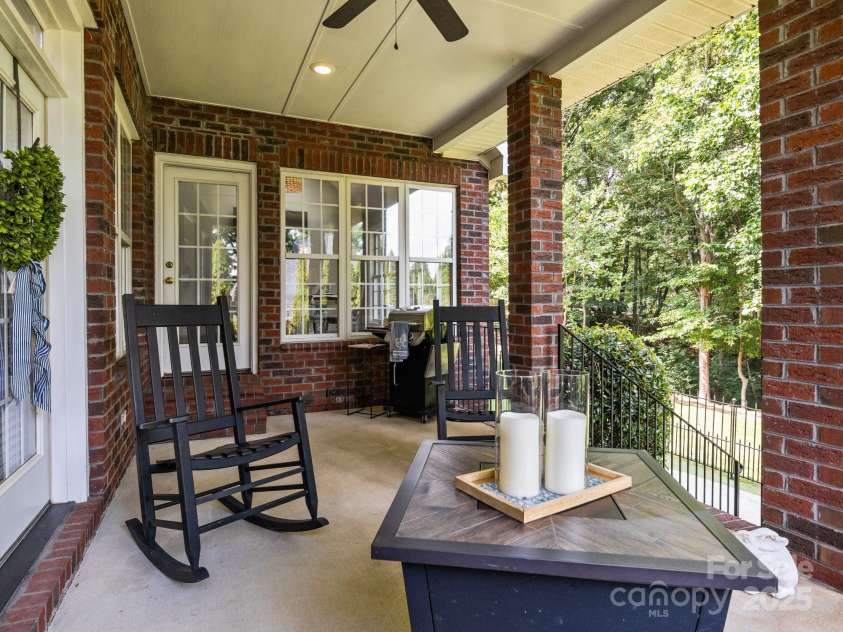 150 Pinnacle Shores Drive, Mooresville, NC 28117.  MLS# CAR4266217, YatesRealty ID 22238. 