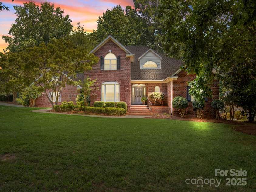 150 Pinnacle Shores Drive, Mooresville, NC 28117.  MLS# CAR4266217, YatesRealty ID 22238. 