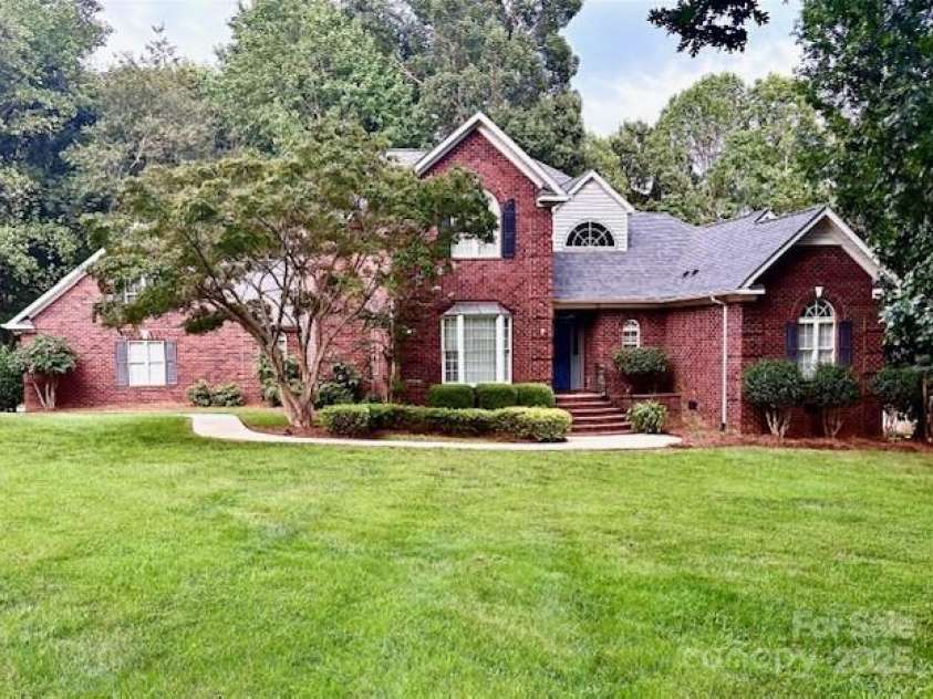 150 Pinnacle Shores Drive, Mooresville, NC 28117.  MLS# CAR4266217, YatesRealty ID 22238. 