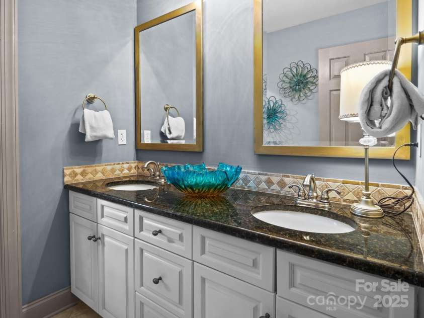 150 Pinnacle Shores Drive, Mooresville, NC 28117.  MLS# CAR4266217, YatesRealty ID 22238. 