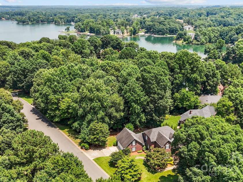 150 Pinnacle Shores Drive, Mooresville, NC 28117.  MLS# CAR4266217, YatesRealty ID 22238. 