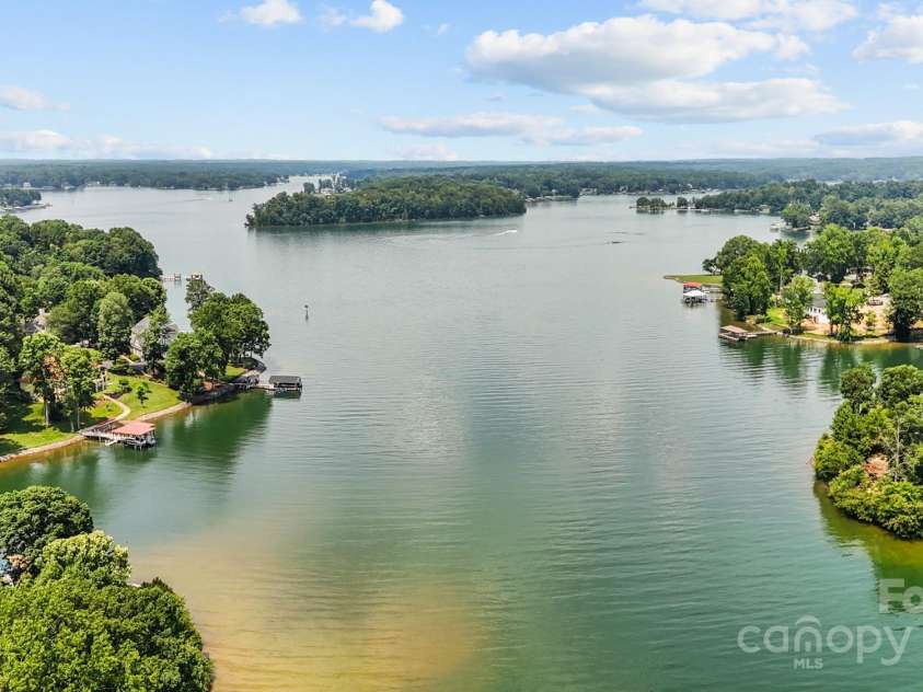150 Pinnacle Shores Drive, Mooresville, NC 28117.  MLS# CAR4266217, YatesRealty ID 22238. Lake Norman