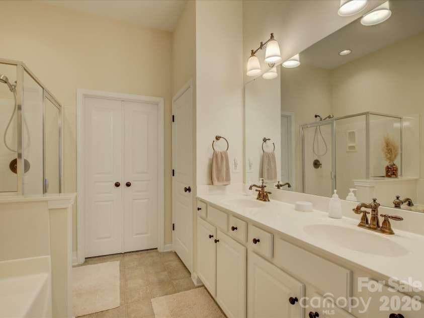 546 Pine Links Drive, Tega Cay, SC 29708.  MLS# CAR4377142, YatesRealty ID 22238. 