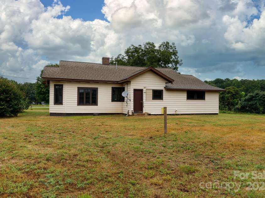 243 Love Street, McConnells, SC 29726.  MLS# CAR4155103, YatesRealty ID 2224. 