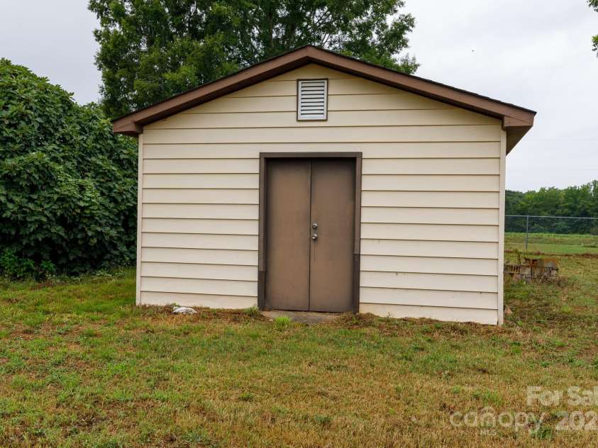 243 Love Street, McConnells, SC 29726.  MLS# CAR4155103, YatesRealty ID 2224. 