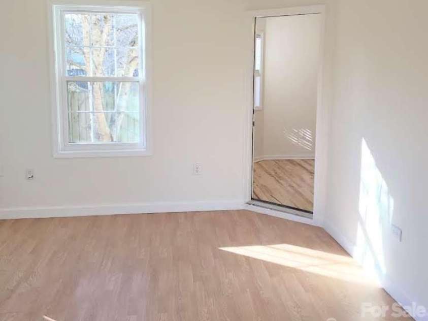 35 Cotton Creek Circle, Black Mountain, NC 28711.  MLS# CAR4326979, YatesRealty ID 22240. Sunroom opens to primary, back yard and kitchen/dining
