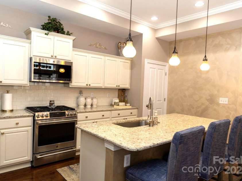 16116 Lakeside Loop Lane, Cornelius, NC 28031.  MLS# CAR4231735, YatesRealty ID 22241. 