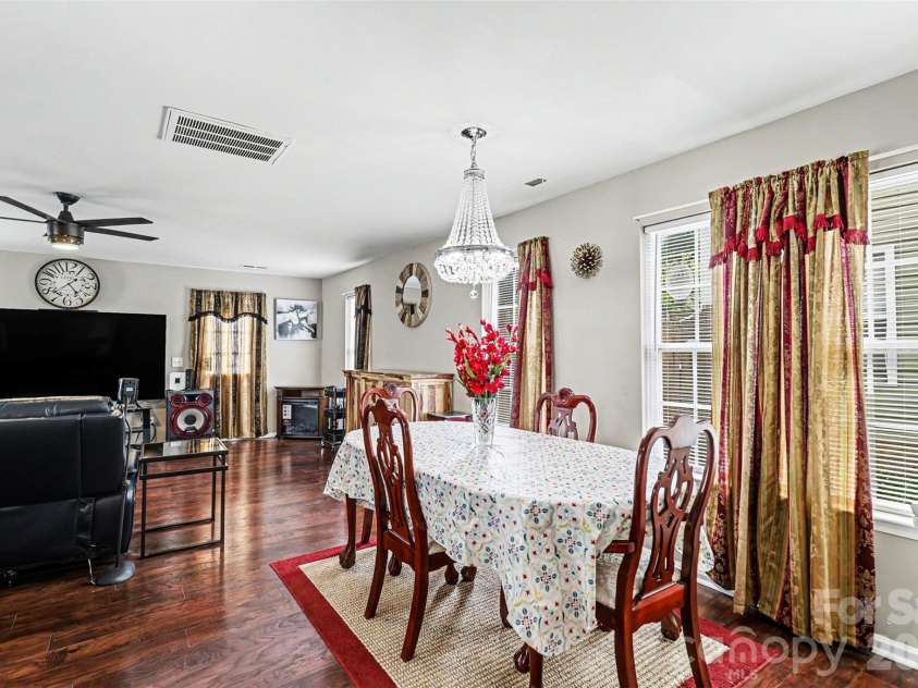 306 Cayman Way, Charlotte, NC 28217.  MLS# CAR4379005, YatesRealty ID 22241. Dinning Room