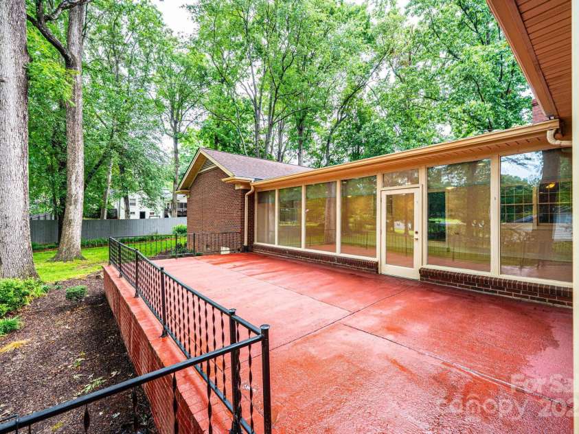 1304 5th Street Circle, Hickory, NC 28601.  MLS# CAR4265643, YatesRealty ID 22242. 