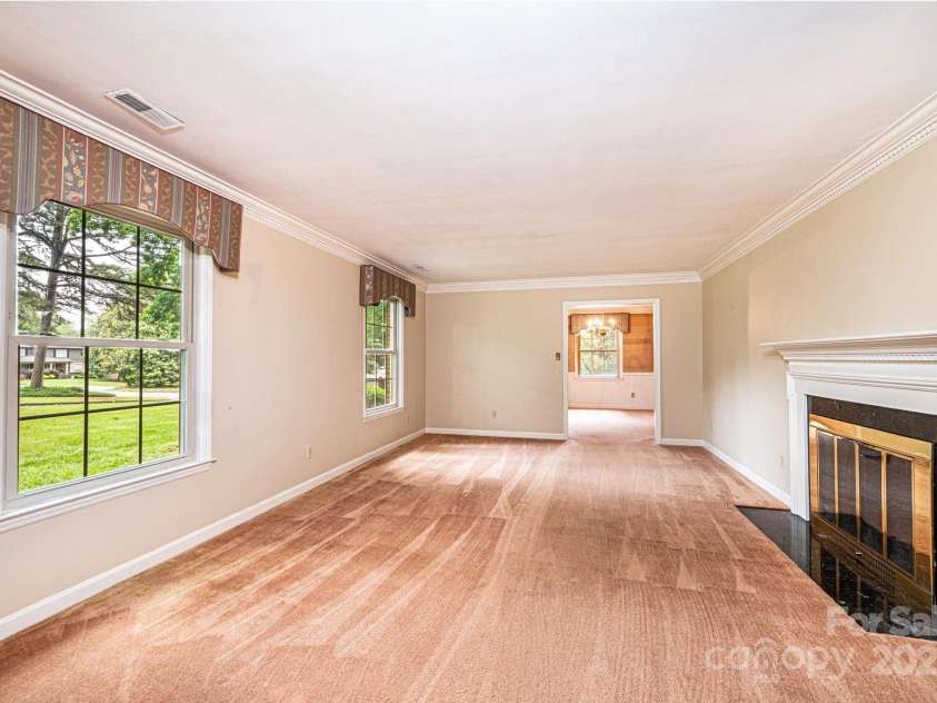 1304 5th Street Circle, Hickory, NC 28601.  MLS# CAR4265643, YatesRealty ID 22242. 