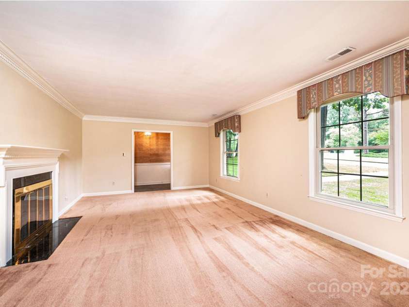 1304 5th Street Circle, Hickory, NC 28601.  MLS# CAR4265643, YatesRealty ID 22242. 